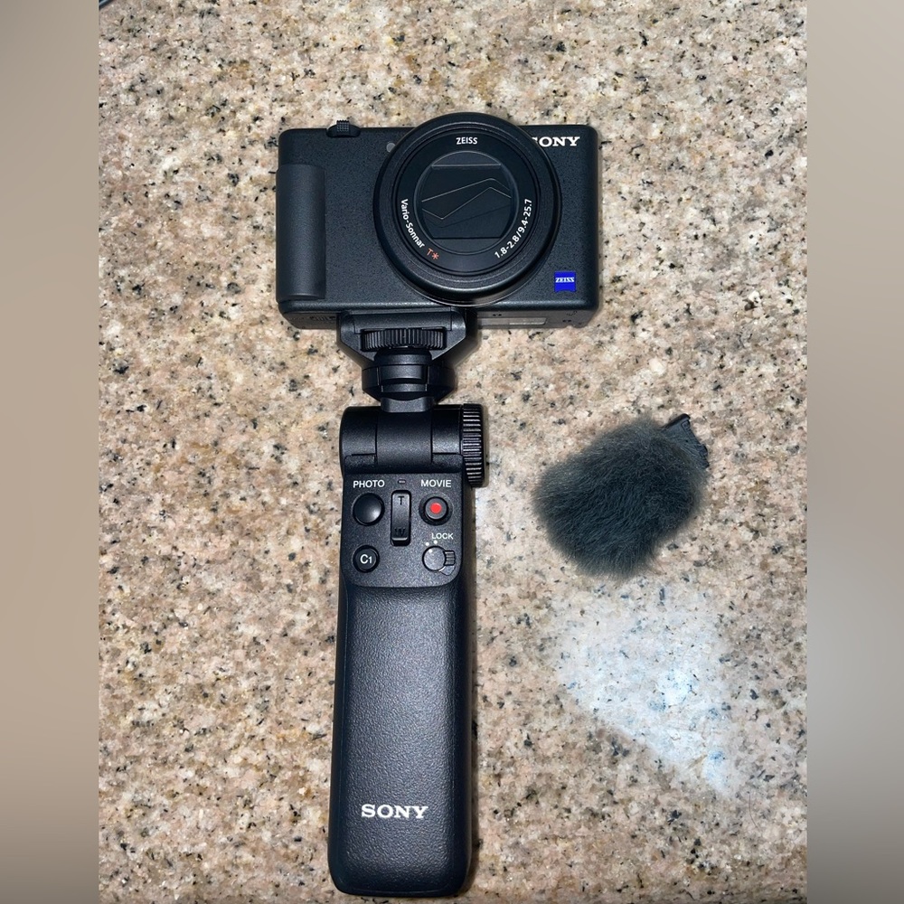 Sony zv-1 digital video camera for content creators or vlogging